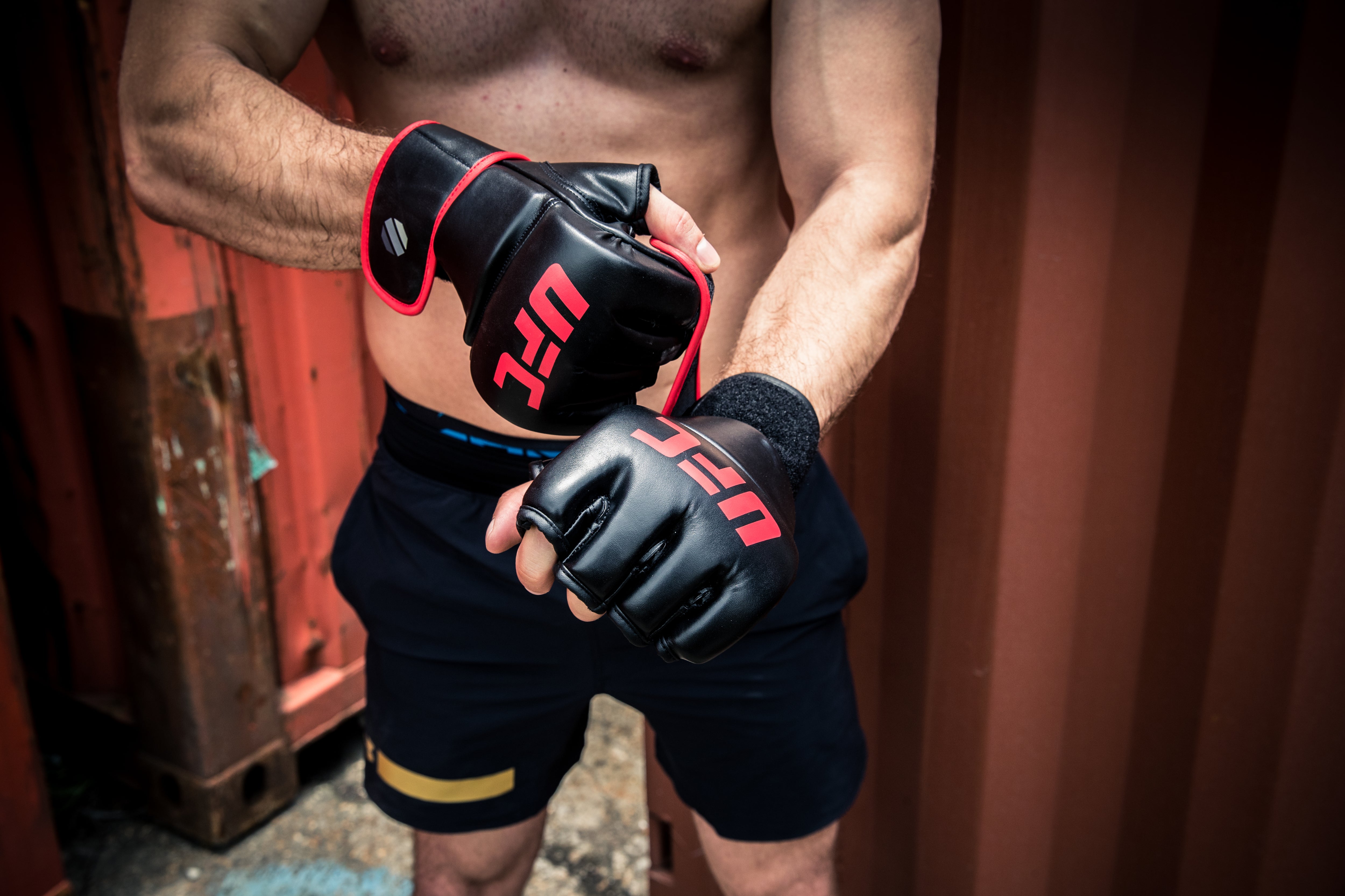 mma handschuhe 6 oz UHK-69250 6oz MMA Fitness Gloves